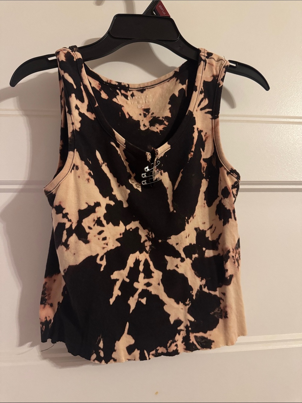 Tie-Dye Scoop Neck Tank Top in Black and Cream